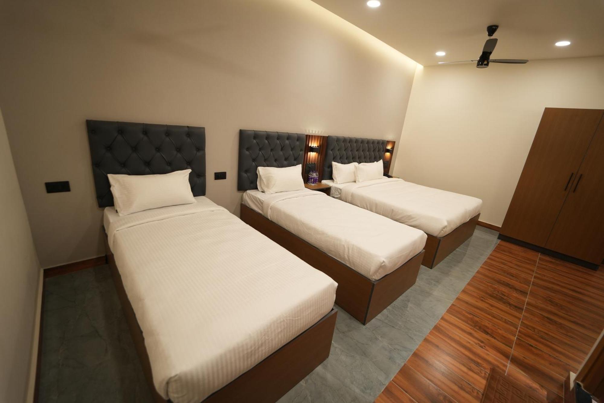 The Continental Inn & Suites Mysore Esterno foto
