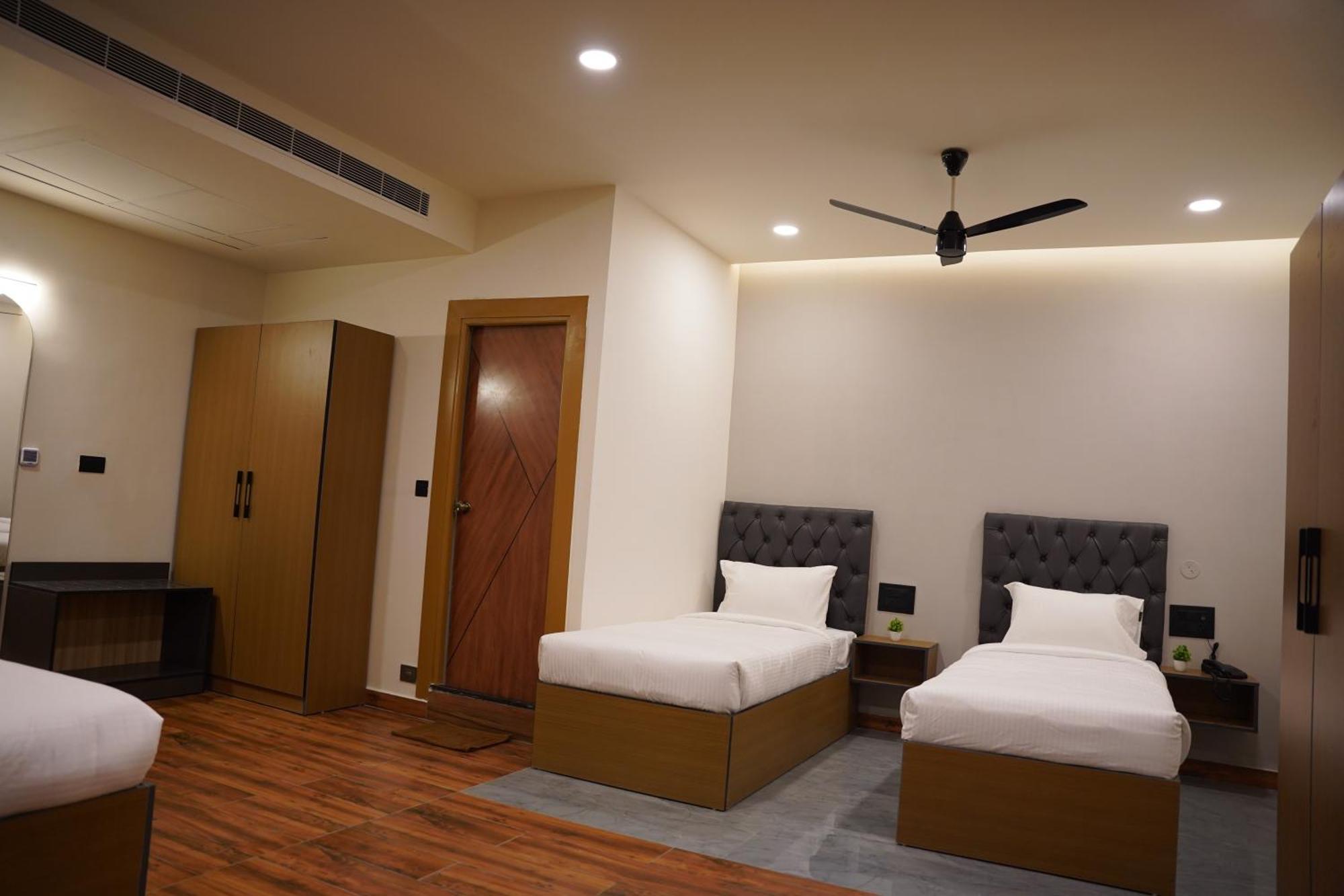 The Continental Inn & Suites Mysore Esterno foto
