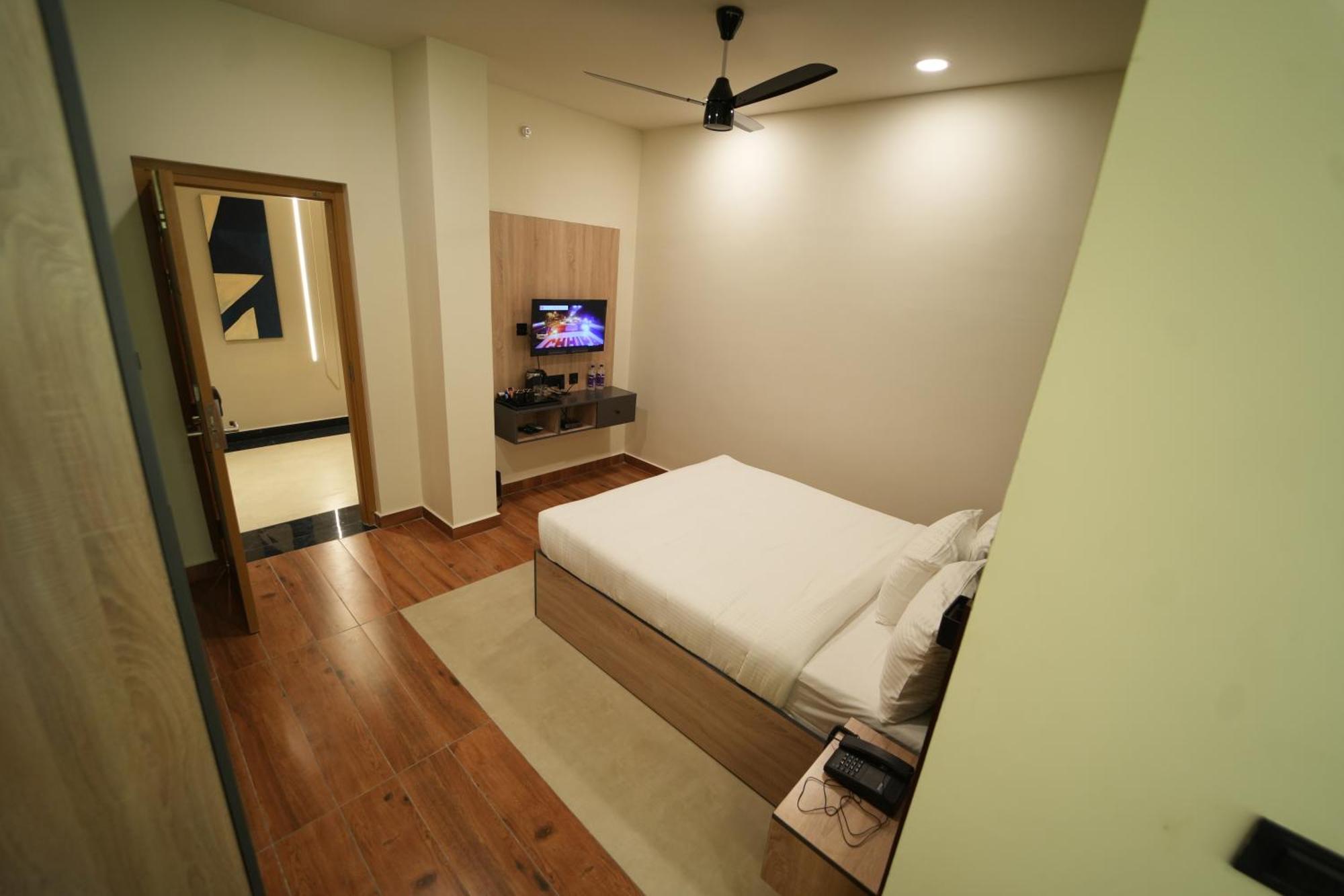 The Continental Inn & Suites Mysore Esterno foto