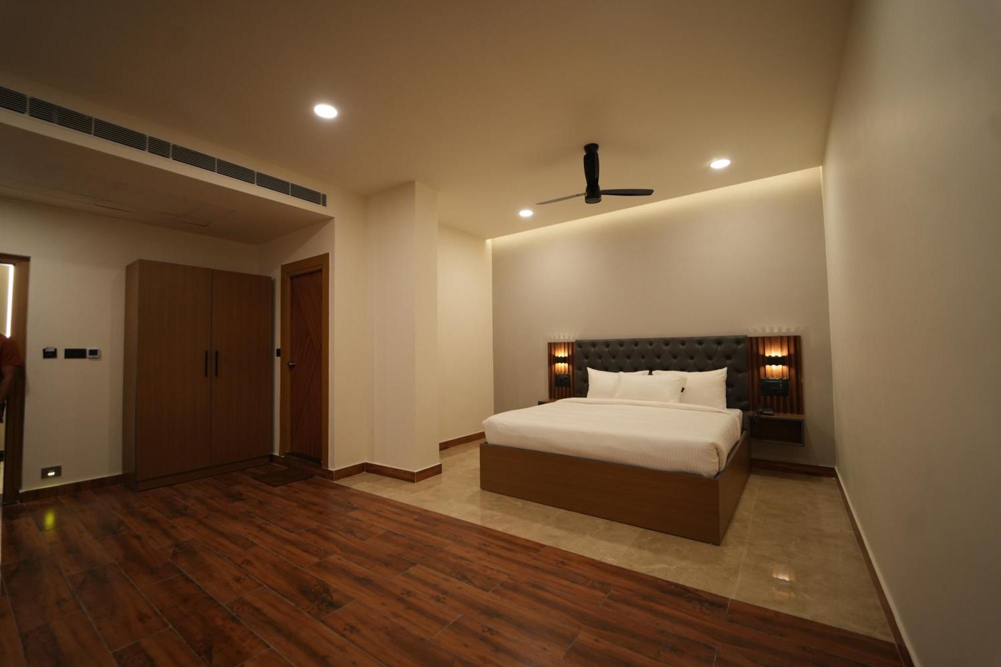 The Continental Inn & Suites Mysore Esterno foto