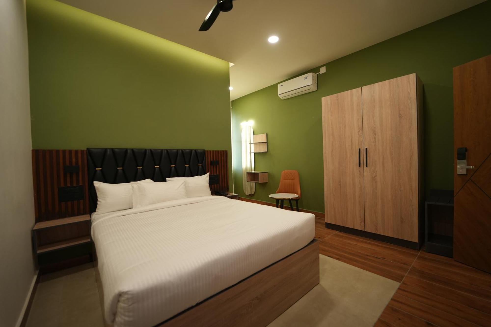 The Continental Inn & Suites Mysore Esterno foto