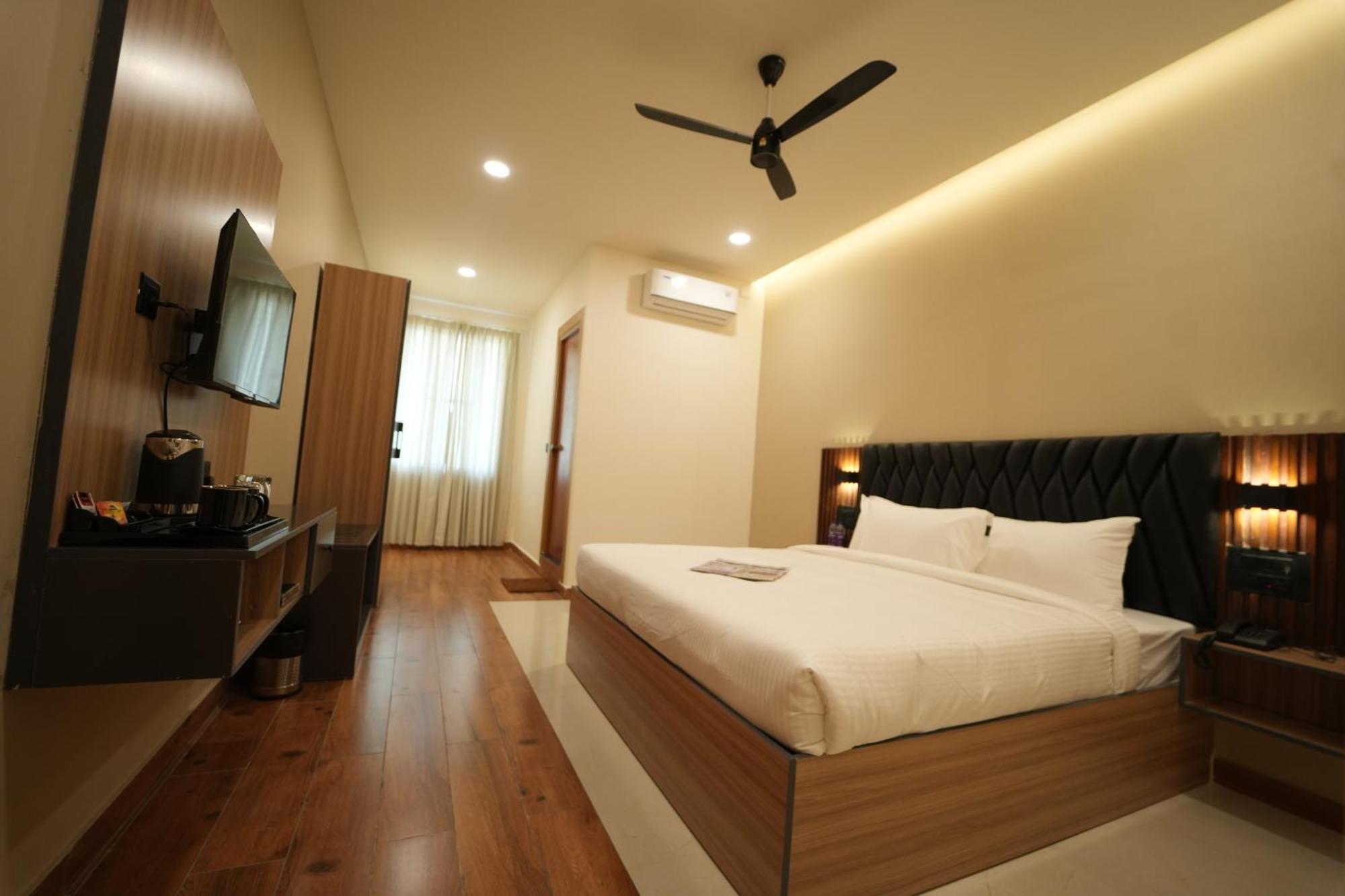 The Continental Inn & Suites Mysore Esterno foto